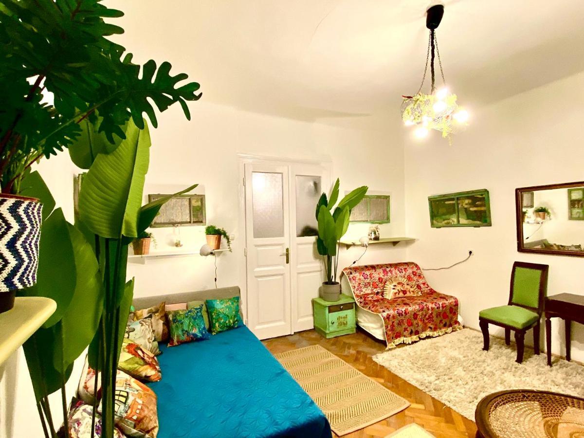 Boutique Design Studio At The City Center Apartamento