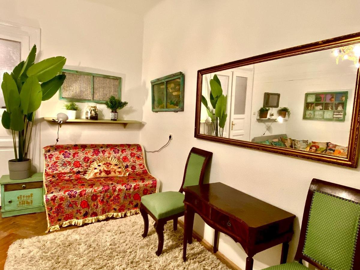 Boutique Design Studio At The City Center Apartamento
